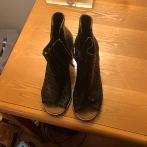 Tom’s opened toed boots